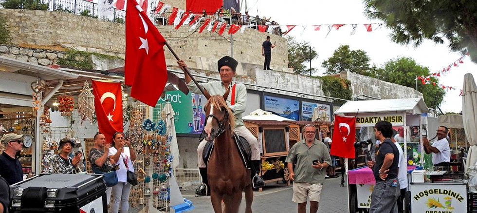 Alaçatı’nın kurtuluşunun 104. yılı törenlerle kutlandı