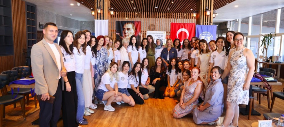 Çeşme Belediye Başkanı Lâl Denizli, TSKF Gençlik ve Liderlik Kampı ’25 açılışında genç kadınlara seslendi