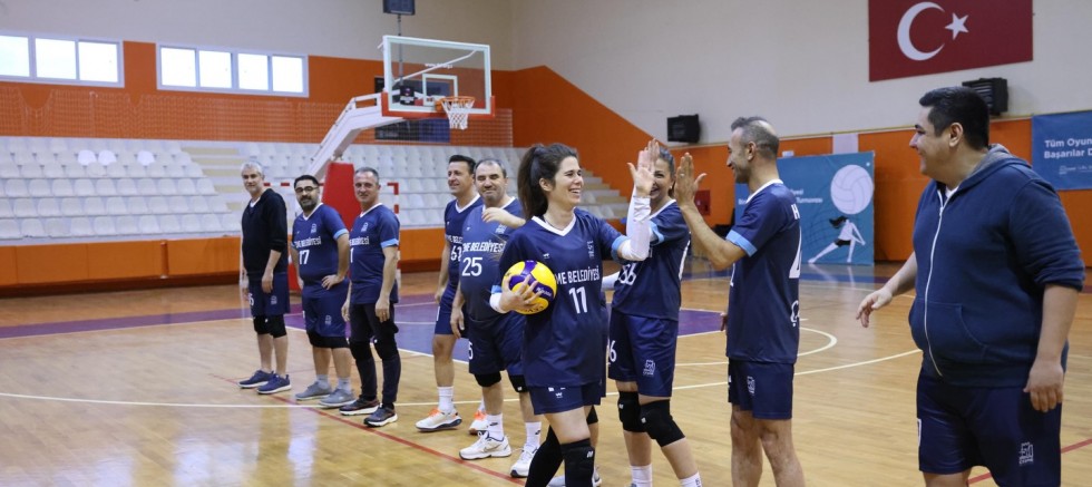Çeşme Belediyesi Birimler Arası Voleybol Turnuvası Tamamlandı
