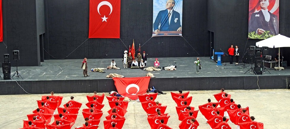 Çeşme’de 23 Nisan Coşkusu: Bayram Gururu ve Hüzün Bir Arada Yaşandı