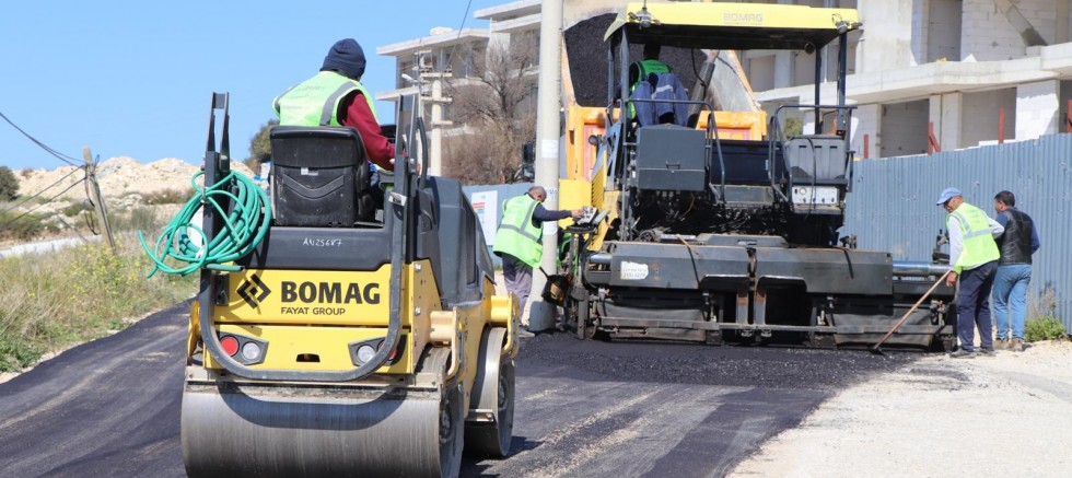 Çeşme’nin yolları yaza hazırlanıyor