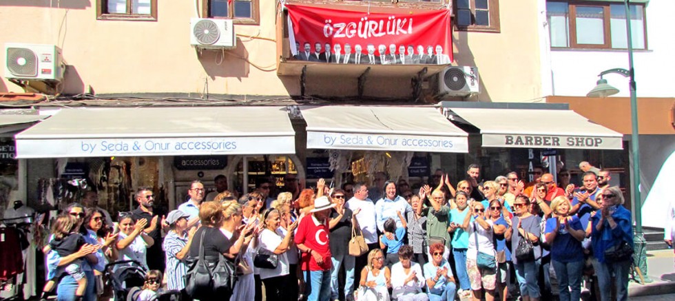 CHP Çeşme İlçe Örgütünü Ziyaret eden Nadire Erol’dan Birlik Mesajı