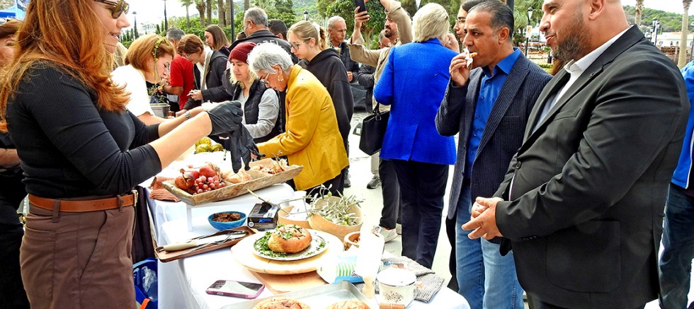 Fahrettin Kerem Çevik, Çeşme’de Kültür Yolu Festivali etkinliklerini inceledi