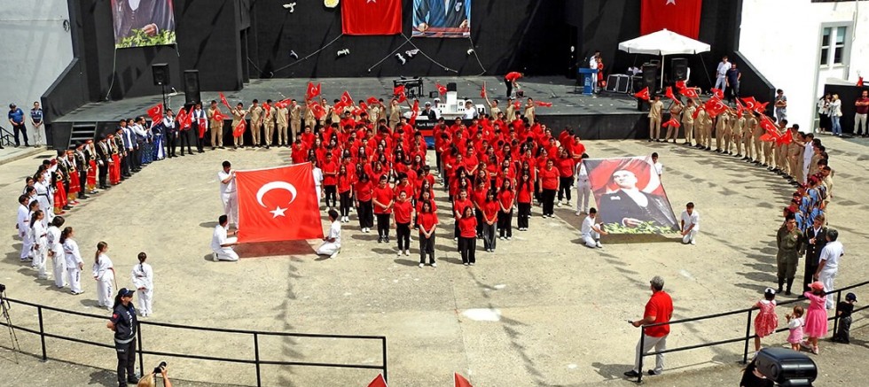 https://cesmeninsesi.com.tr/haber/cesme-de-107-nci-yil-coskusu-19-mayis-bayrami-renkli-goruntulere-sahne-oldu-5343