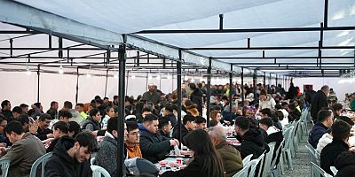 Başkan Denizli: “Çeşme’de kurulan her iftar sofrası, bu kentin birlikte yaşama kültürünün en güzel yansımalarından biri.”