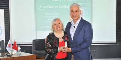 Bayraklı Hilton İnn 'deki  Bu imzalar “umut” için