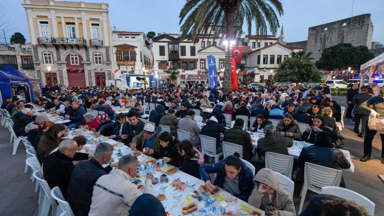 Büyükşehir bereket sofrasını Çeşme'de kurdu