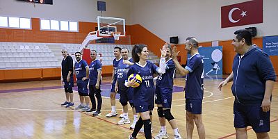 Çeşme Belediyesi Birimler Arası Voleybol Turnuvası Tamamlandı