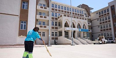 Çeşme Belediyesi’nden Yeni Eğitim-Öğretim Yılı Öncesi Büyük Temizlik