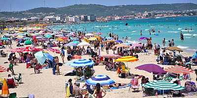 Çeşme Belediyesi plajları bir kez daha Mavi Bayrak kazandı