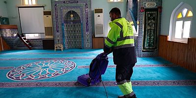 Çeşme Belediyesinden Ramazan öncesi camilerde kapsamlı temizlik