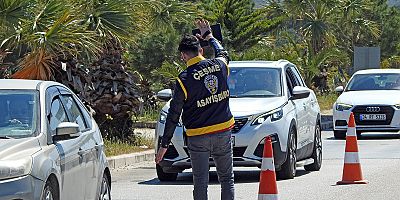 Çeşme'de, arama kaydı olan 43 kişi yakalandı