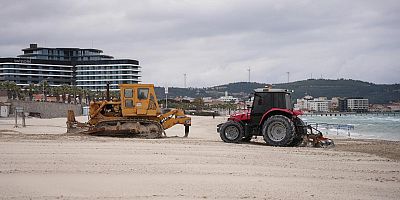 Çeşme’de Plajlar Yaz Sezonuna Hazırlanıyor