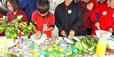 Çeşme Kalesi’nde çocuklar tarihle buluştu, limonata yaptı