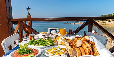 ÇEŞTUR İşletmeleri Çeşme’nin Lezzet Noktası Olmaya Devam Ediyor